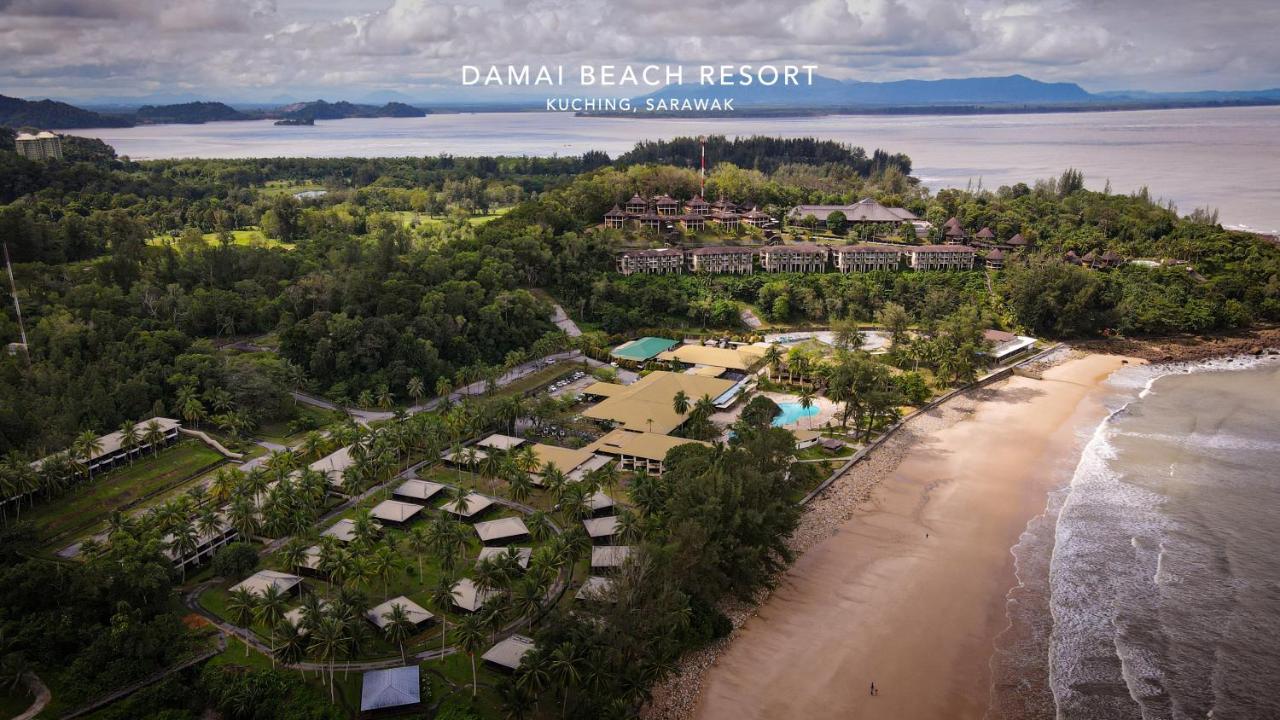 Damai Beach Resort Kuching Esterno foto