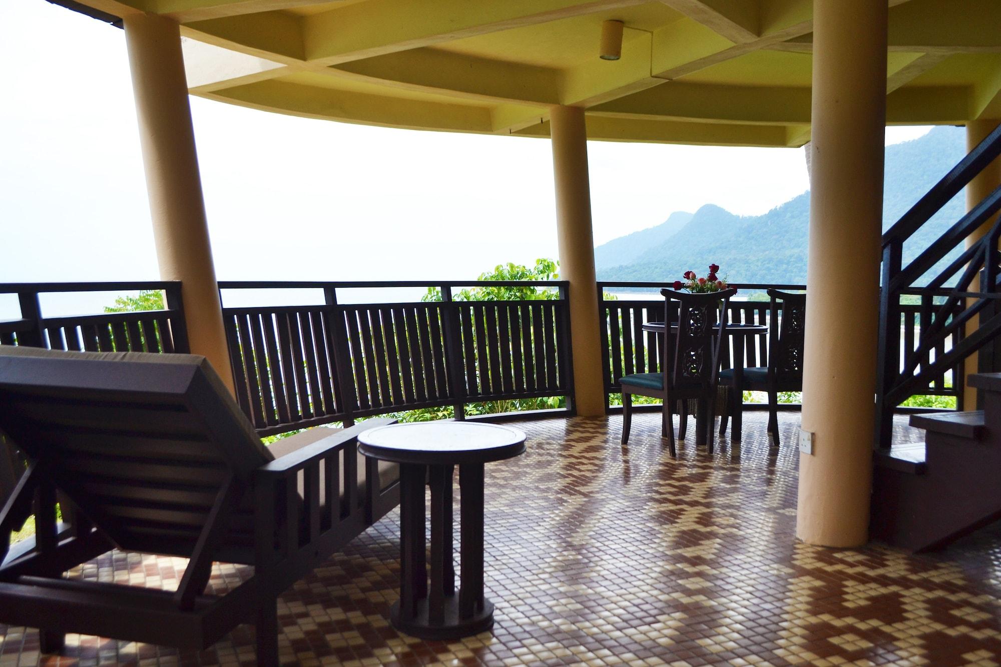 Damai Beach Resort Kuching Esterno foto