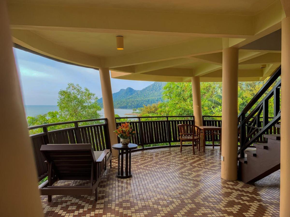 Damai Beach Resort Kuching Esterno foto