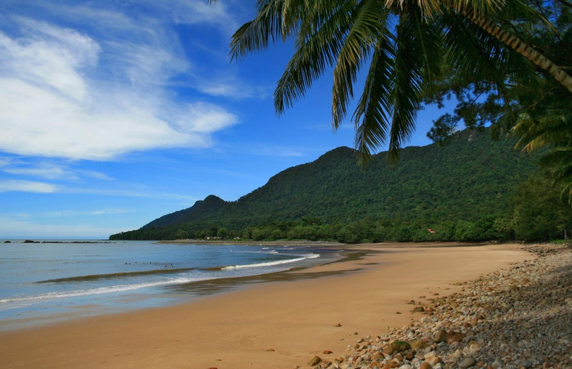 Damai Beach Resort Kuching Esterno foto