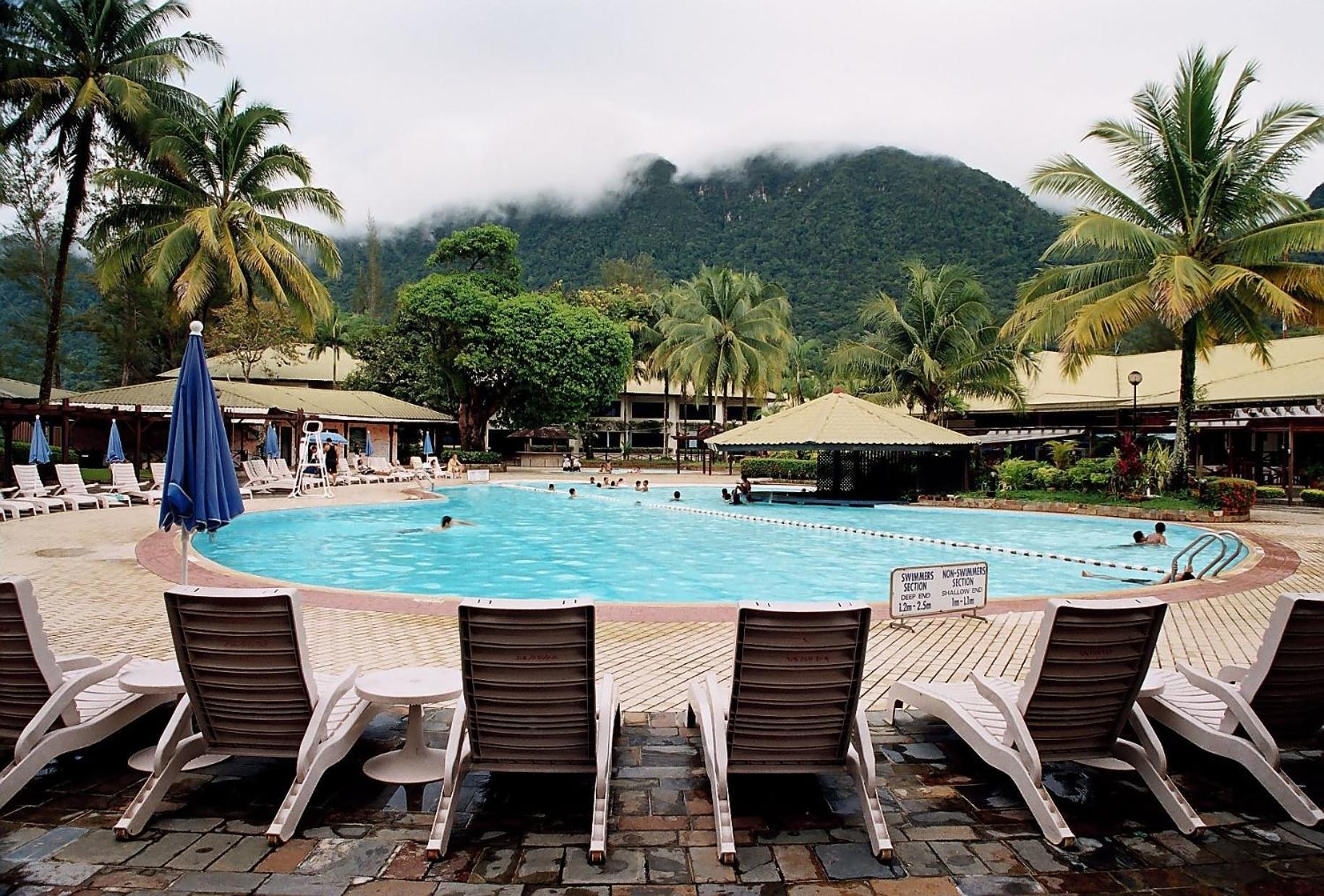 Damai Beach Resort Kuching Esterno foto