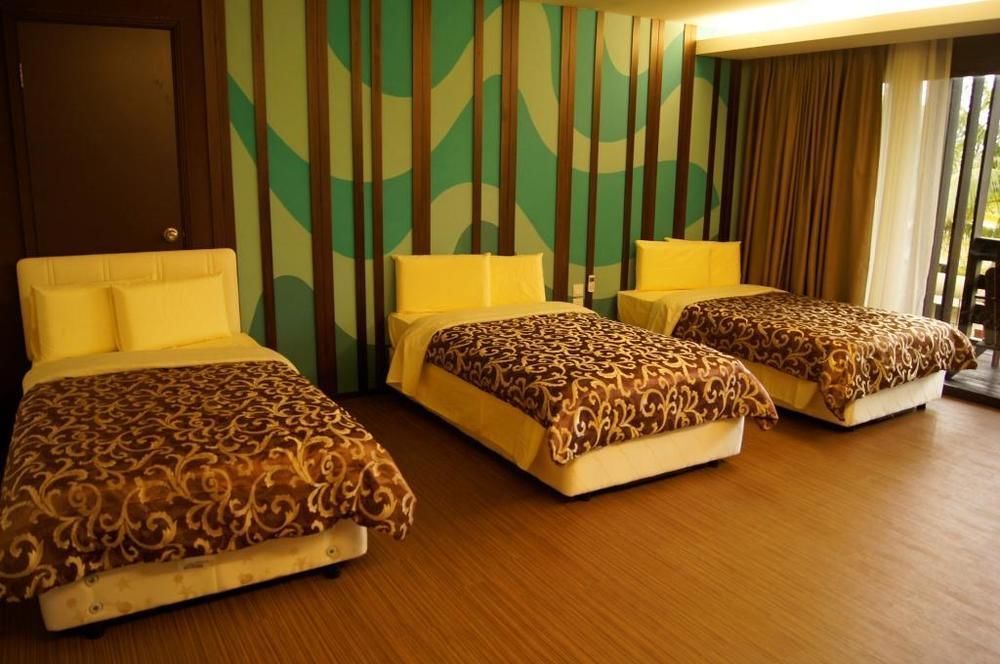 Damai Beach Resort Kuching Esterno foto