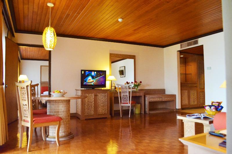 Damai Beach Resort Kuching Esterno foto