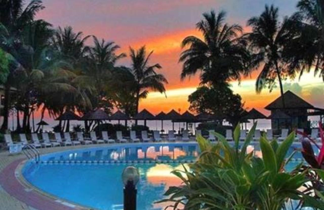 Damai Beach Resort Kuching Esterno foto