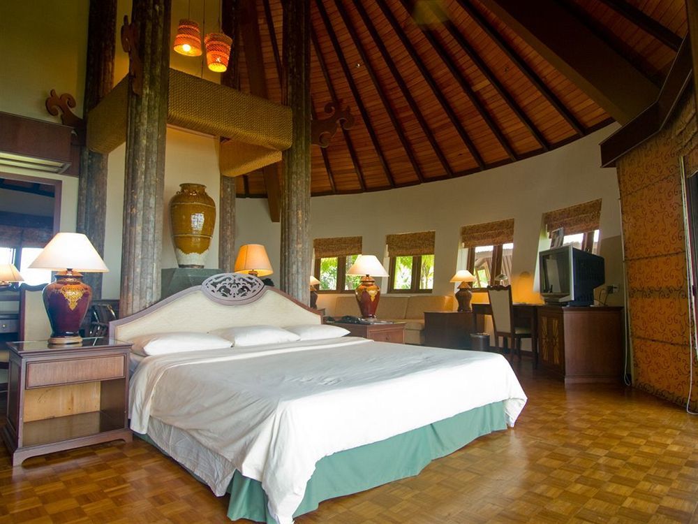 Damai Beach Resort Kuching Esterno foto