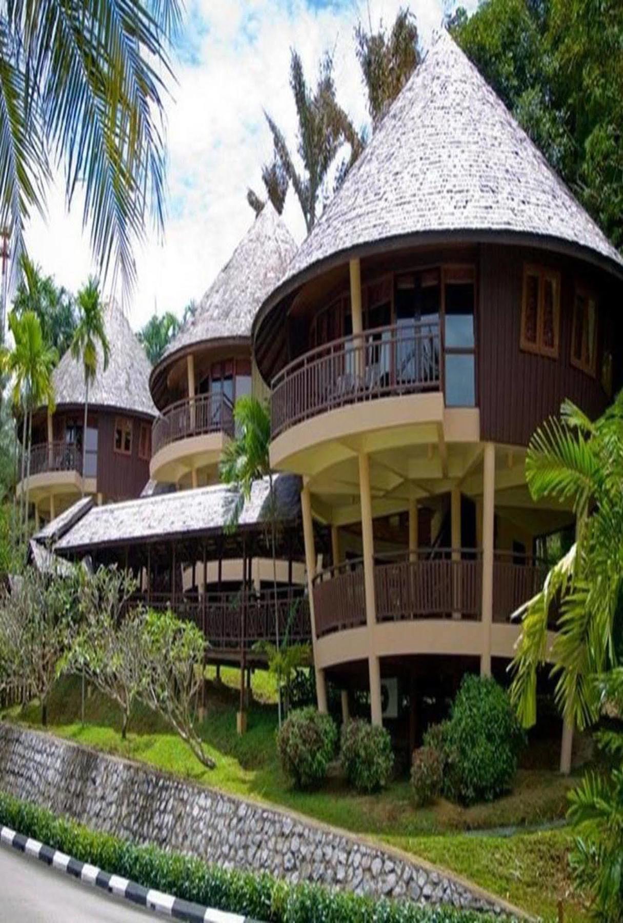 Damai Beach Resort Kuching Esterno foto